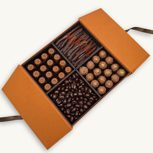 Essenza di Cacao – Cofanetto Regalo con Scorzette d’Arancia, Tartufi e Praline al Cioccolato Fondente
